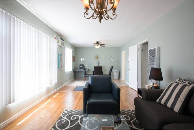 Photo - 722 N Edinburgh Ave