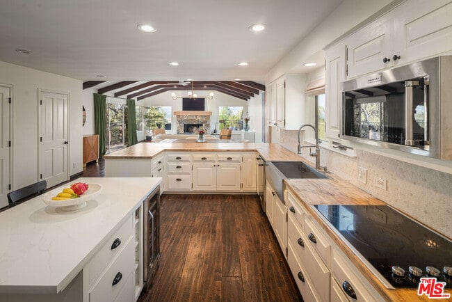 Building Photo - 4713 Bedel St