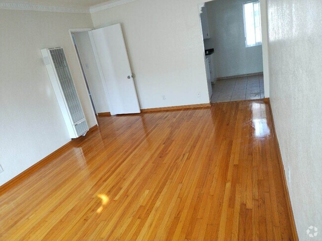 Building Photo - 3330 Bagley Ave Unit 4 Rental