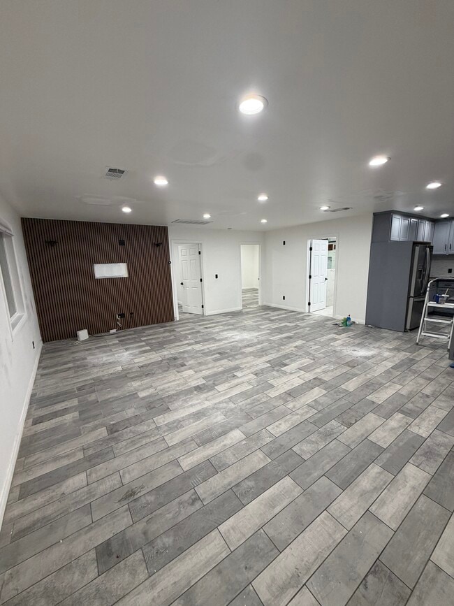 Photo - 2207 S Burnside Ave