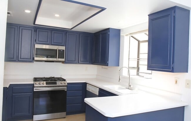 Building Photo - 18123 Erik Ct Unit 357