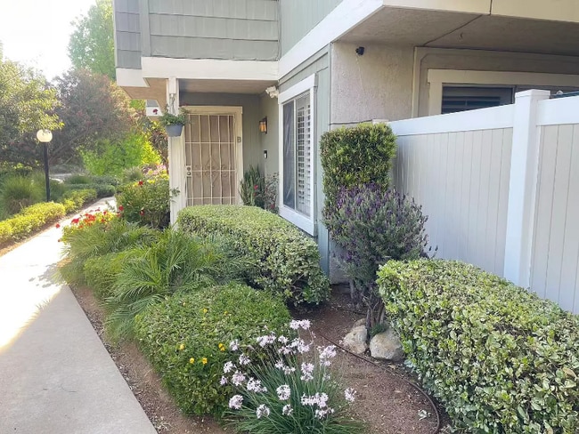 Building Photo - 660 Golden Springs Dr Unit B