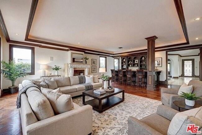 Building Photo - 209 S Anita Ave