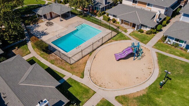 Photo - 527 Spring Rd