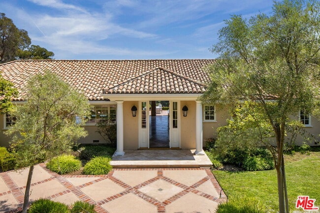 Photo - 10820 Ambazac Way