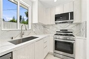 Photo - 19008 Hartland St