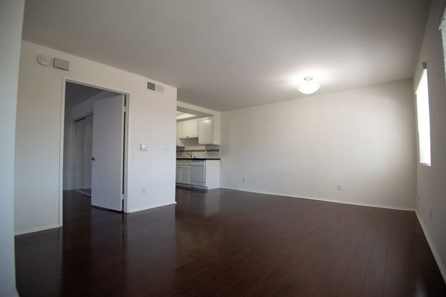 Photo - 5328 Riverton Ave Unit 102