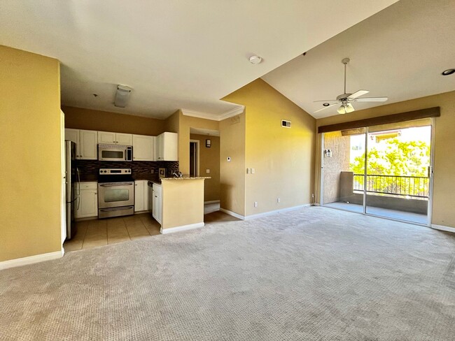 Perfectly located 1 bedroom condo availabl... - Perfectly located 1 bedroom condo availabl... Unit 613