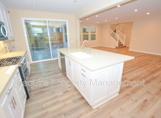 Photo - 2725 Navajo St