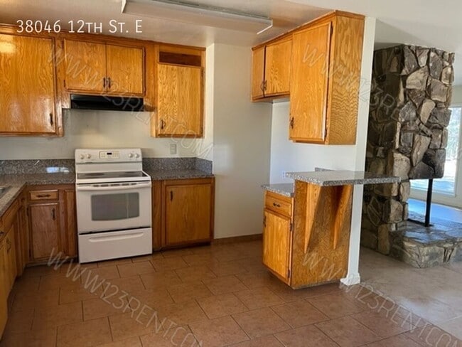 Photo - 38046 12th St E