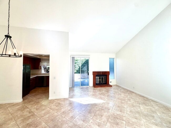 Photo - 3 Bedroom spacious home in Irvine (Northwood Glen)