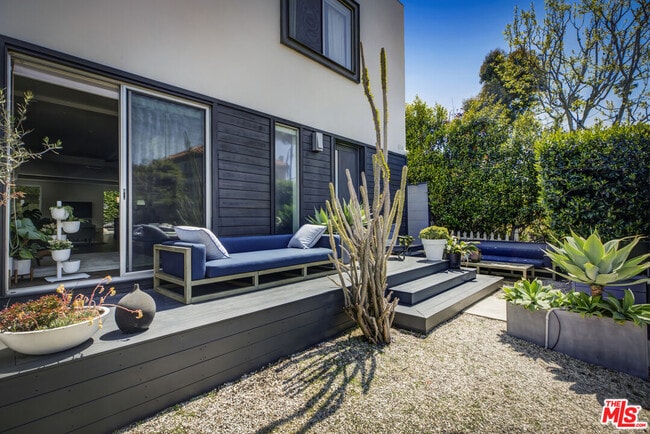 Photo - 814 Crestmoore Pl