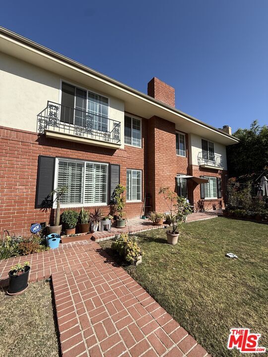 Photo - 758 S Windsor Blvd