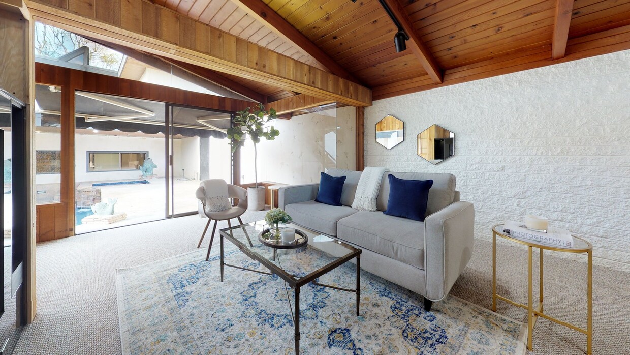 3D Tour - 1205 Pine Ave House
