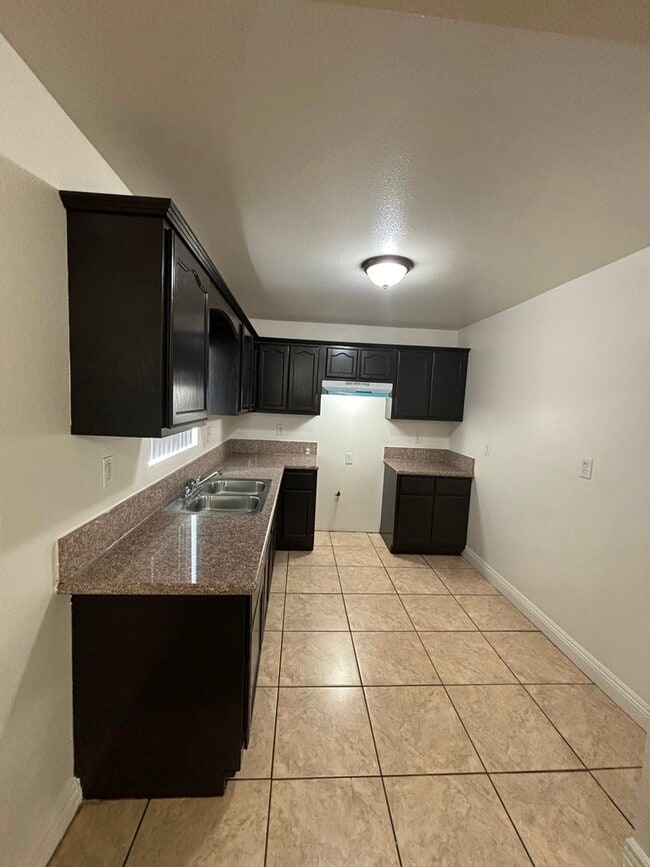 Photo - 1602 E 92nd St