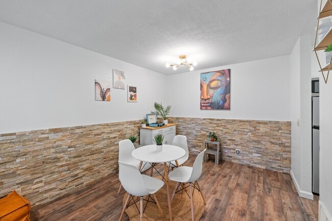 Photo - 510 N Villa Ct Unit 100