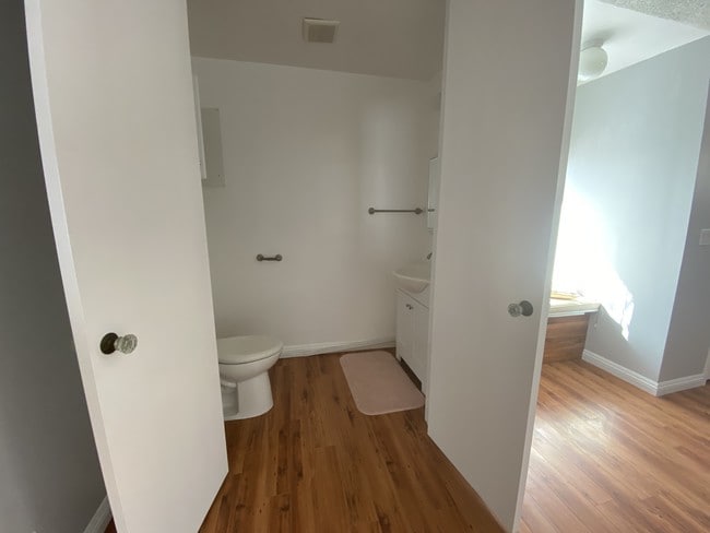 Photo - 5208 Wilkinson Ave Unit 4