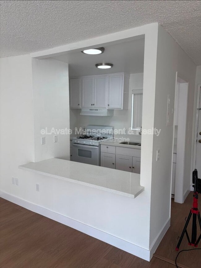 Photo - 6815 Kelvin Ave Unit 102