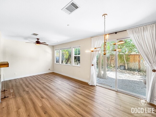 Photo - Stunning 3BD/2.5BA Townhouse in Eastlake W...