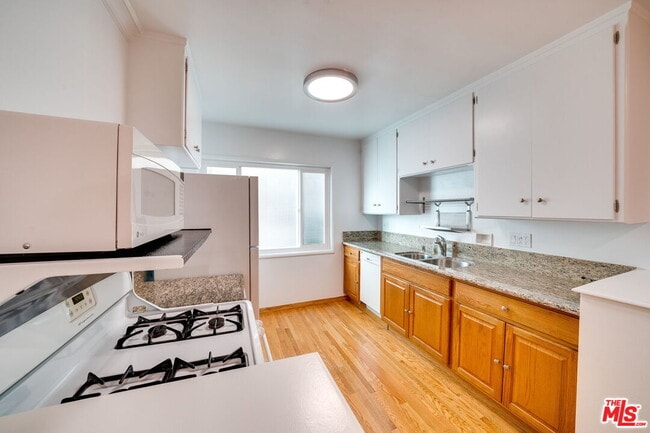 Photo - 927 6th St Unit 1