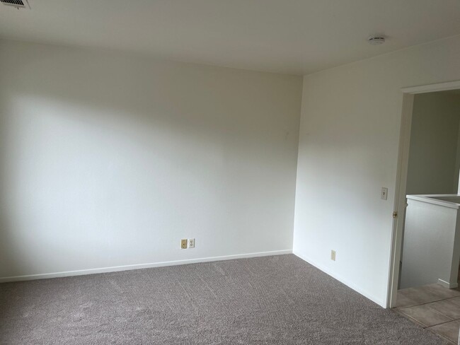 Photo - 1047 Golden Rd Unit C