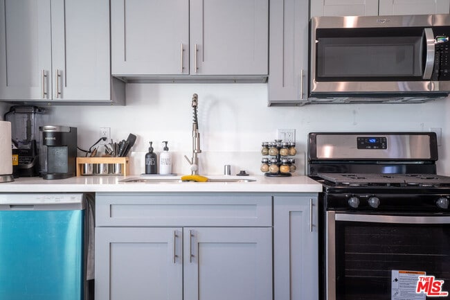 Photo - 1875 W 20th St