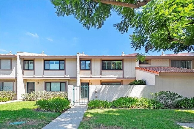 Building Photo - 1910 W Palmyra Ave