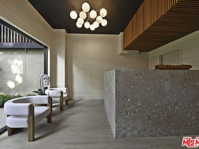 Photo - 350 N Palm Dr Unit 401