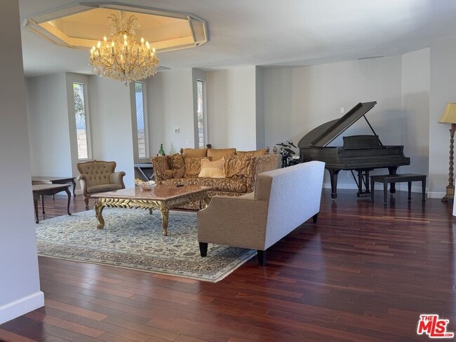 Building Photo - 911 Teakwood Rd