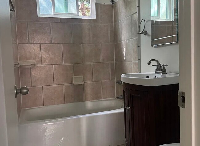 Photo - Grand Avenue Apartments