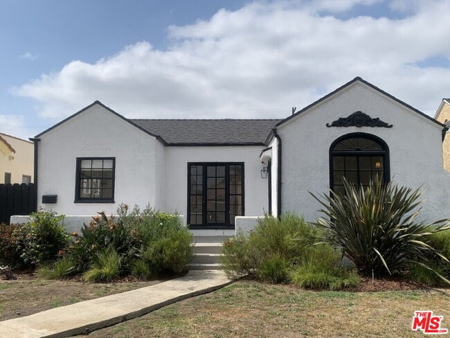 Photo - 2032 W 80th St House