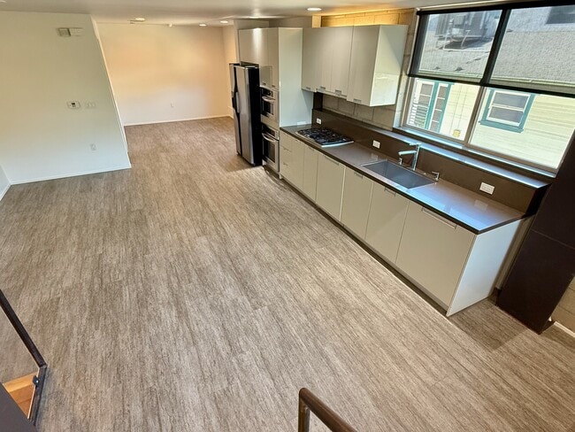 Kitchen/Office Area - 530 N Larchmont Blvd Unit 3