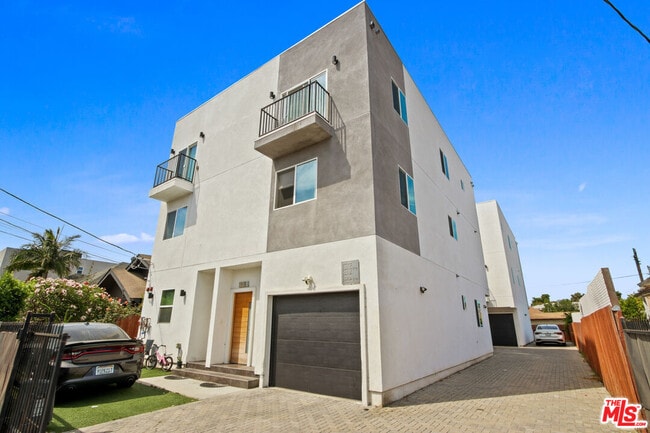 Building Photo - 1805 S New England St