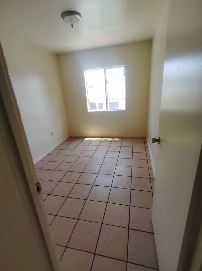 Photo - 627 1/2 W 56th St Unit 627 1/2 W. 56th