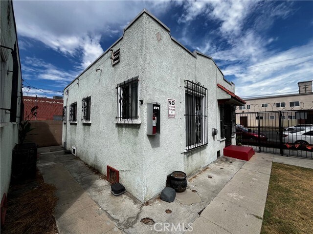 Photo - 6325 S Figueroa St
