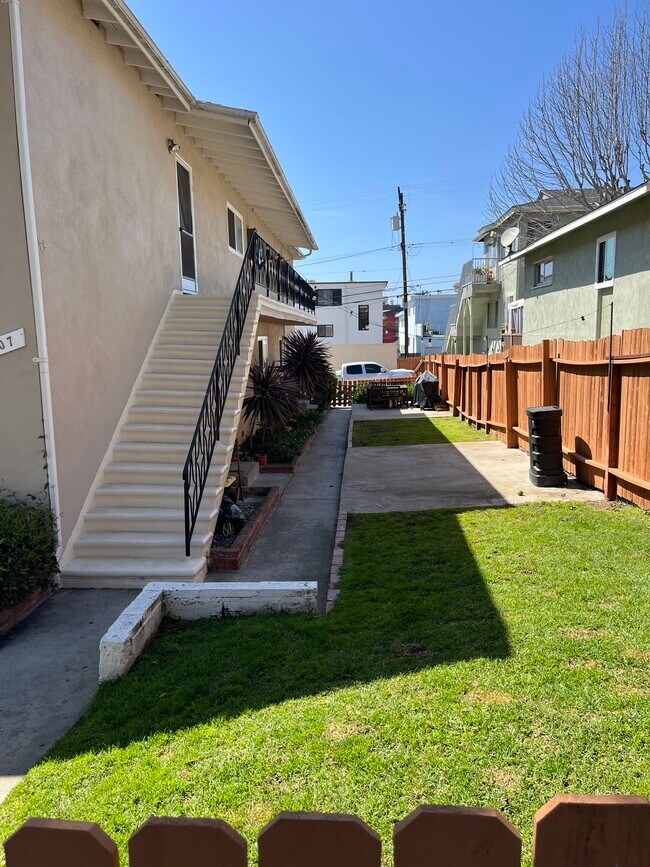 Building Photo - 207 Sheldon St Unit 4