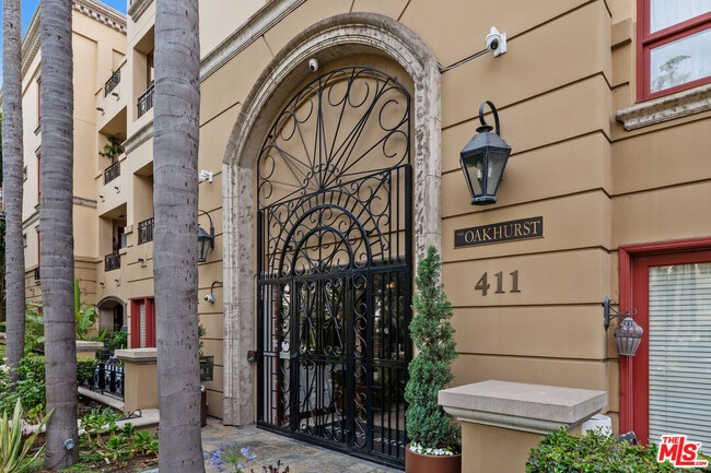 Photo - 411 N Oakhurst Dr Unit 305