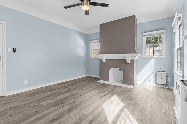 Photo - 1115 E Broadway Unit 03