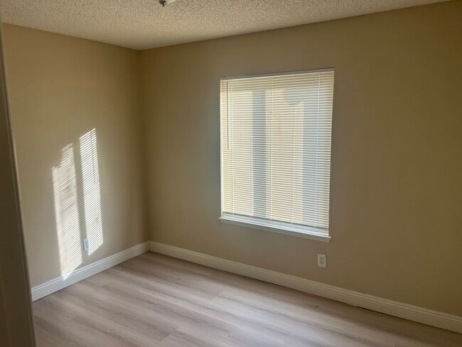 Photo - 956 N Sandalwood Ave Unit 1