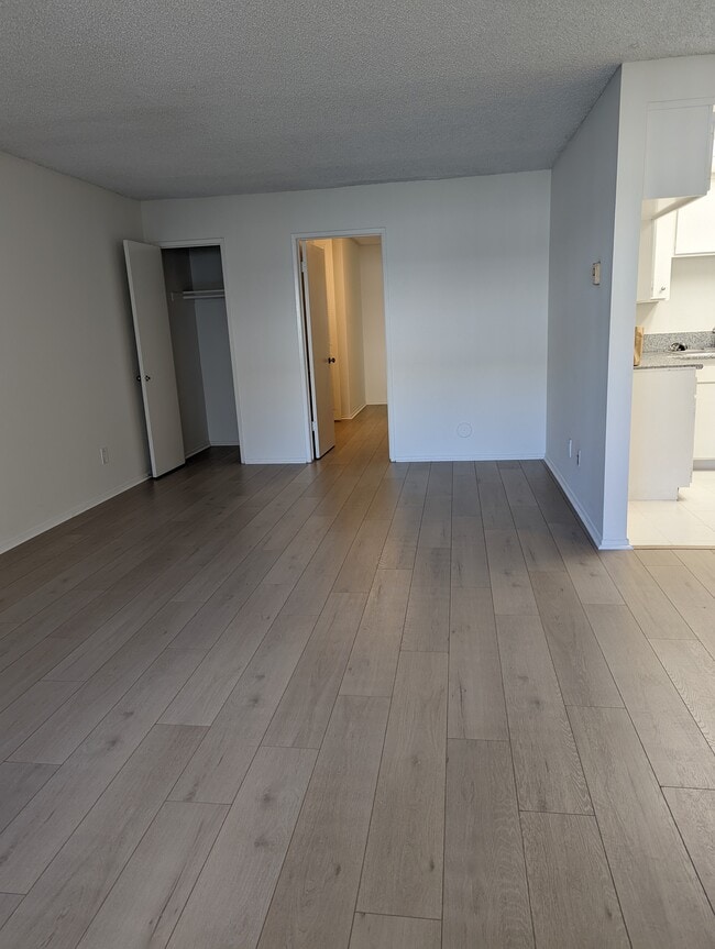 Living room - 2960 W 235th St Unit 1