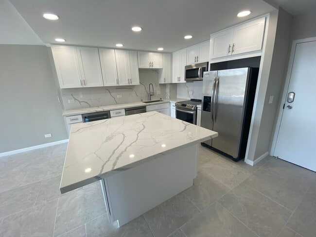 Photo - Pacific Beach - 3 blocks to Beach!  2bd/2ba Spacious 6th floor condo remodeled in 2022! Spectacul...
