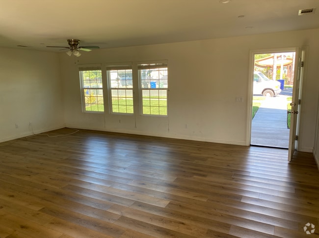 Building Photo - W Sunkist Unit A Rental