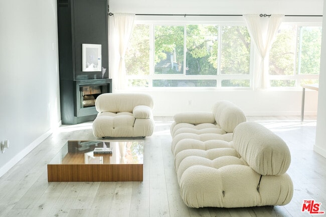 Photo - 10823 Camarillo St