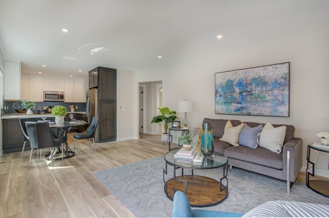 Photo - STUNNING UPGRADED UPSTAIRS 2BD/2BA UNIT IN... Unit 2049 Diamond Street