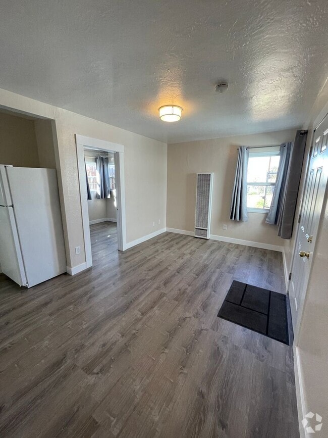 Building Photo - 2982-2982 1/2 Franklin Ave Unit 2982.5 Rental