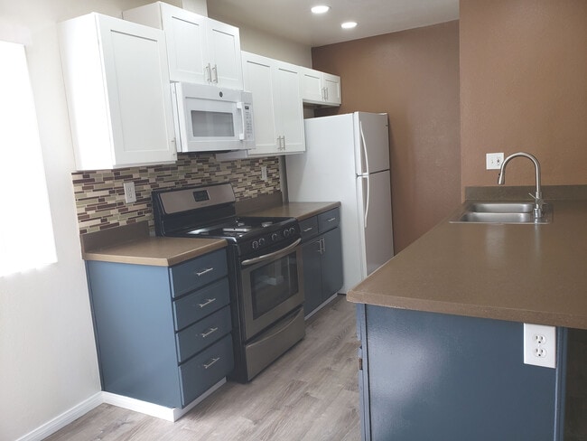 Photo - 1261 Victor St Unit 2