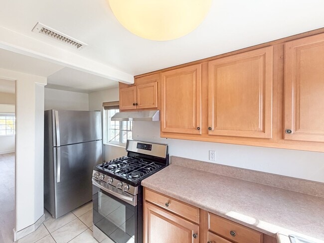 Photo - SD: Bright 2BD/2BA Unit in University Heights with A/C, In-Unit Laundry & 1 Reserved Parking Unit 4337 1/2 Cleveland Ave
