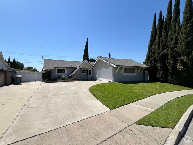 Building Photo - Nicely Updated Single Story 3 Bed 2 Bath H... Rental