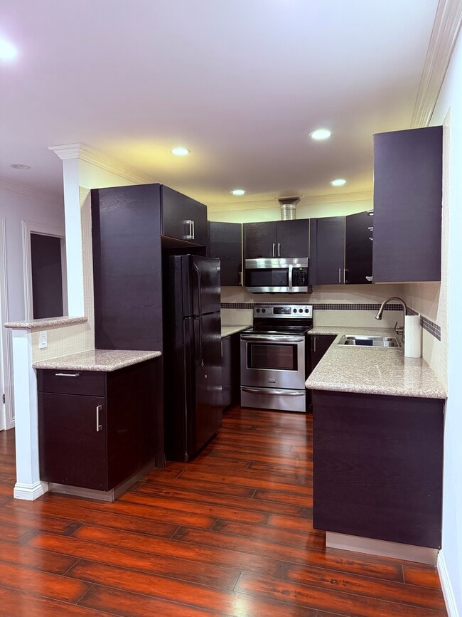 Building Photo - 5651 Windsor Way Unit 105