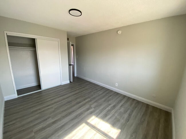 Photo - 1226 W 98th St